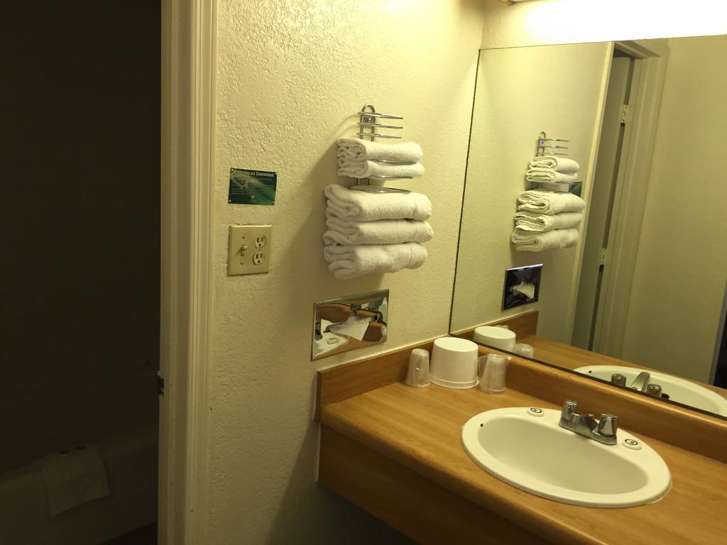 Ez 8 Motel Airporter Phoenix Room photo